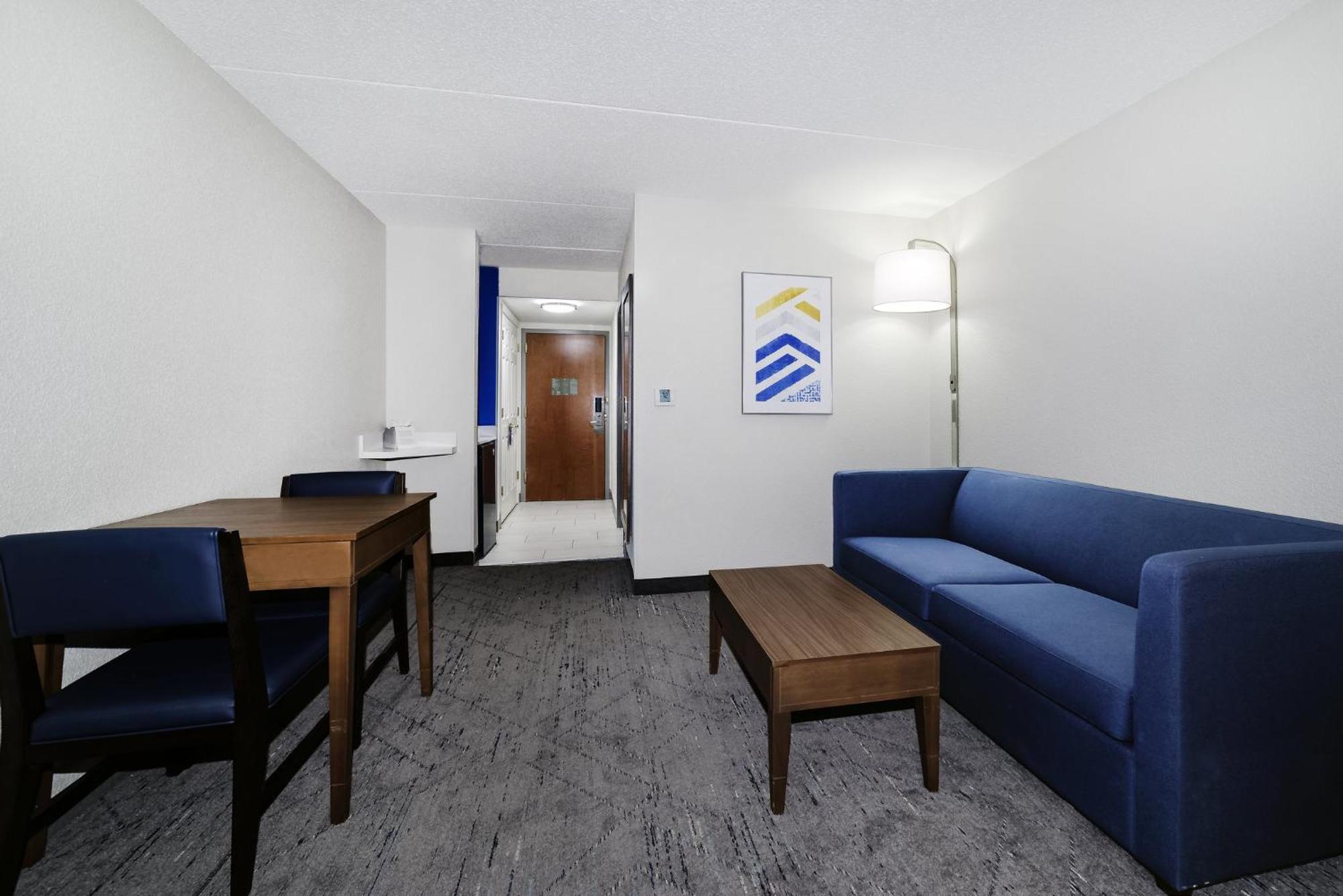 Holiday Inn Express & Suites Walterboro By Ihg Exterior photo